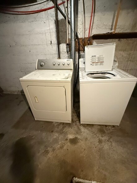 Washer/dryer in basement - 906 E Morris St