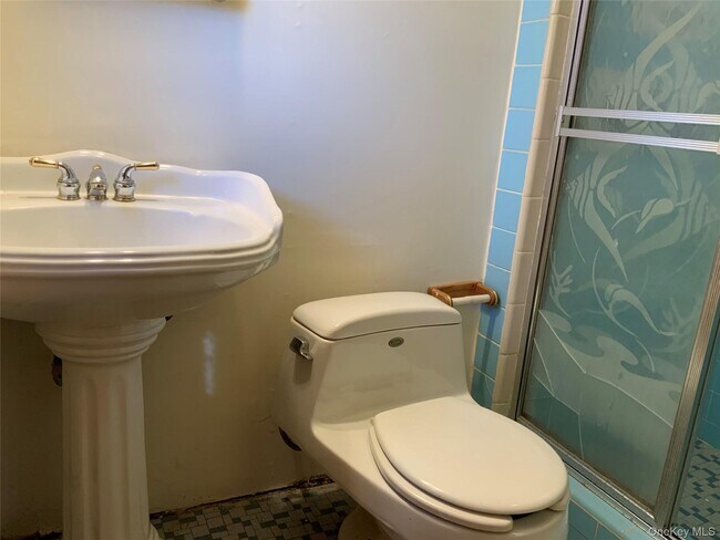 Building Photo - 20 Gildare Dr