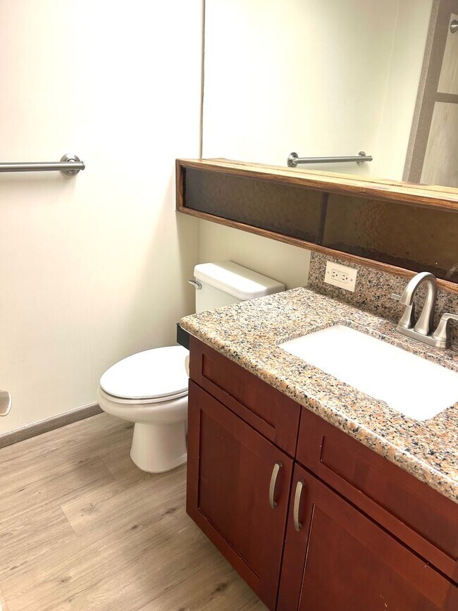 Building Photo - Available Now - High Floor Studio Apartmen...