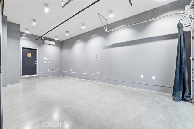 Building Photo - 911 E Santa Ana Blvd