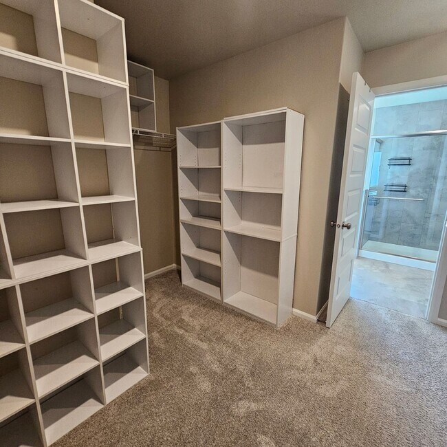 Building Photo - Beautiful 4-Bedroom Home with Spacious Loft, Fenced Yard & More!