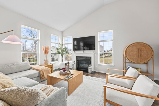 Building Photo - 1868 Forest View Ct