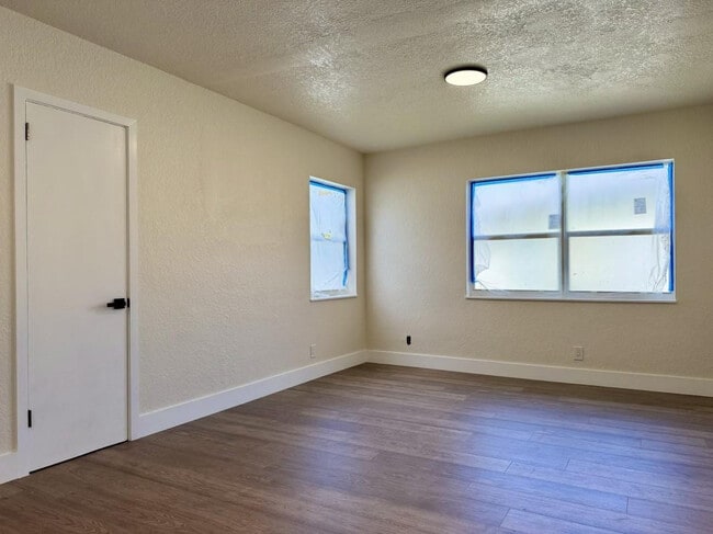 Building Photo - 1218 NW 13th Ct