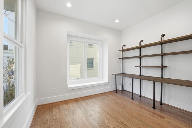 Building Photo - 1618 N Danville St