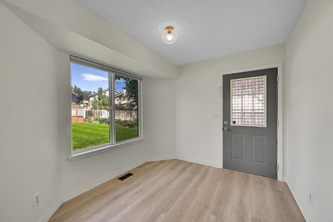 Building Photo - $2,495, 3 beds, 2.5 bath Updated Home in Co Springs with Fenced In Yard!