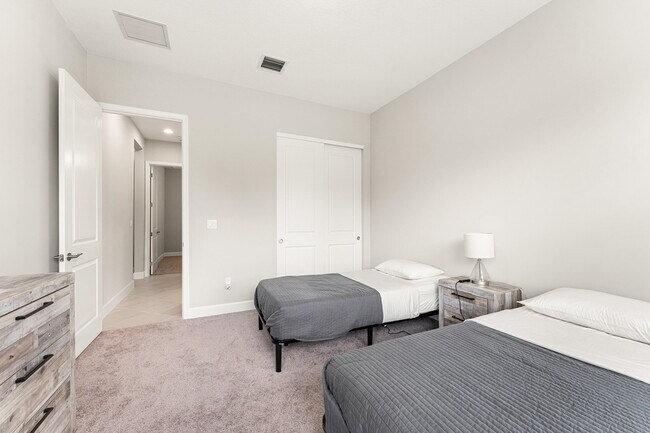 Building Photo - 5403 Macoon Wy