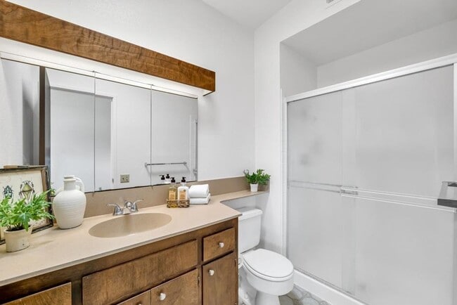 Building Photo - Affordable 2bed/2bath in South Woodland