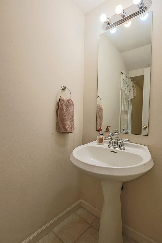 Building Photo - 2623 E Oaklawn Ct