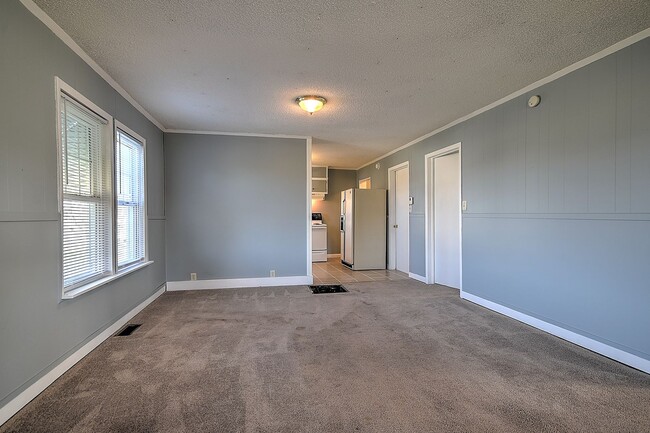 Building Photo - 1408 W College St