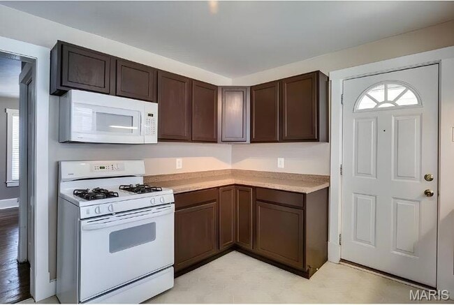 Building Photo - 329 Rose Ln