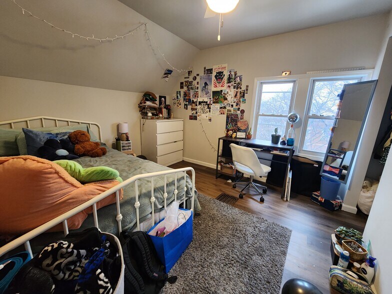 Building Photo - 2204 E Locust St