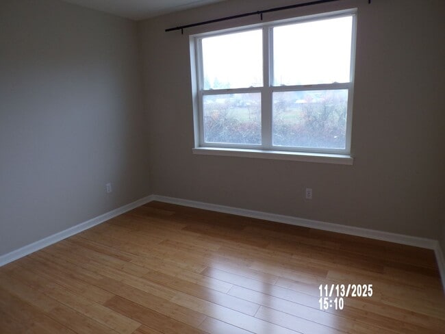 Building Photo - Charming house close to parks