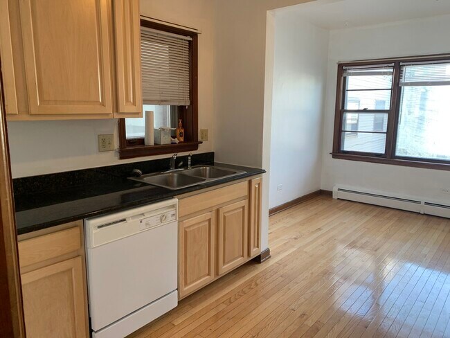 Building Photo - 4208 N Leavitt St