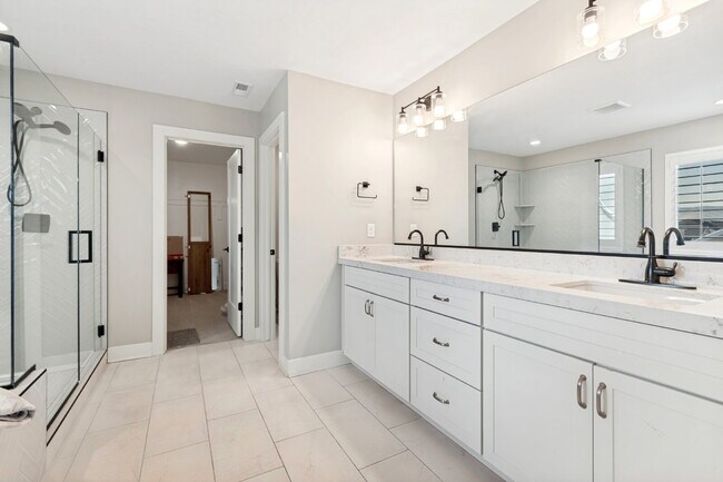Building Photo - Upscale Home Available in Herriman