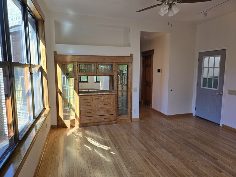 Living room - 3236 W Crystal St