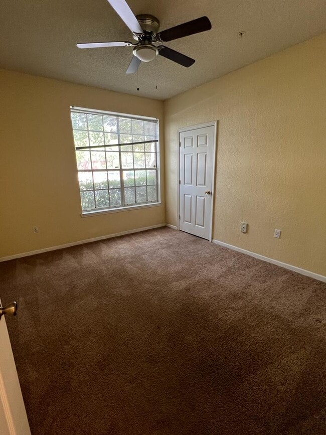 Building Photo - 13025 Mulberry Park Dr
