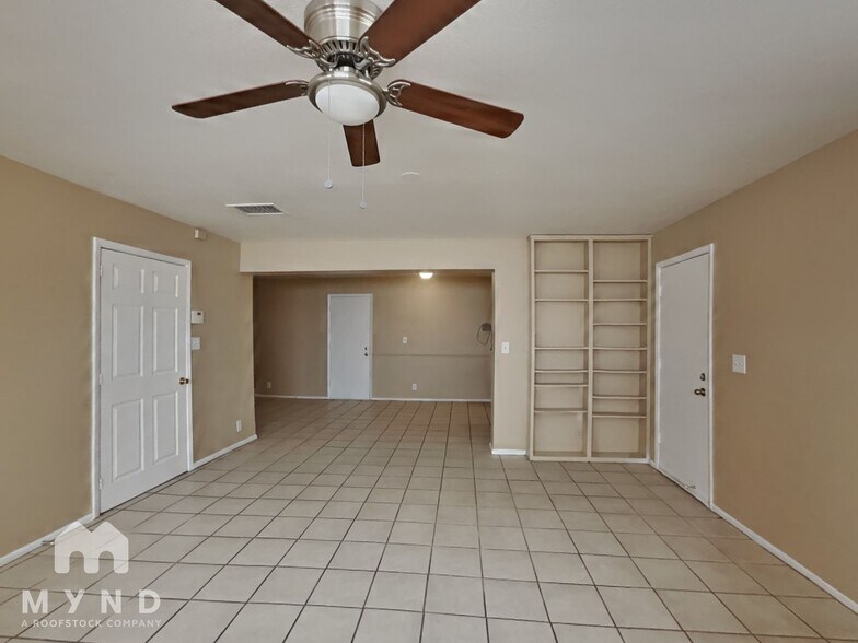 Building Photo - 47 W 11th Dr