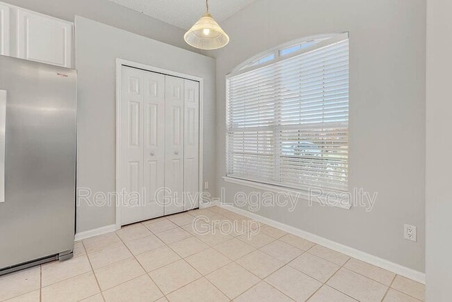 Building Photo - 11498 Chase Meadows Dr S