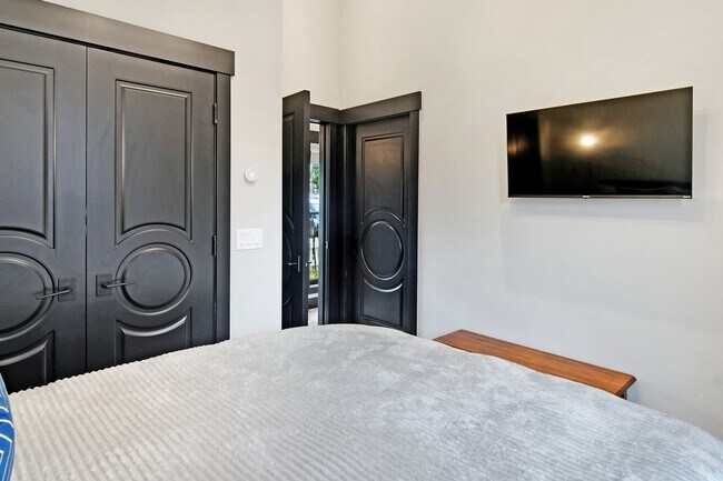 Building Photo - Summer in Downtown, historic Breckenridge! Luxury Home, Walk to Everything!