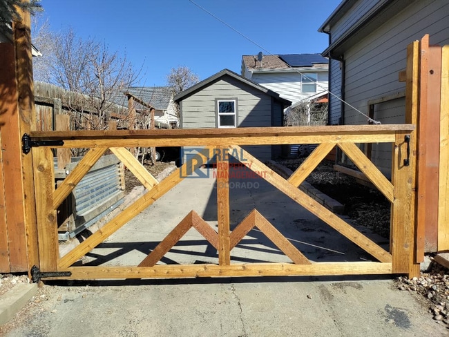 Building Photo - 502 Mallard Dr