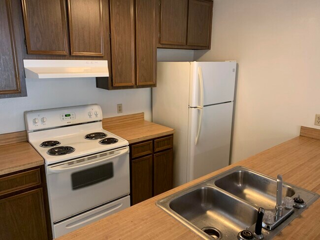 Building Photo - 716 Fairview Dr