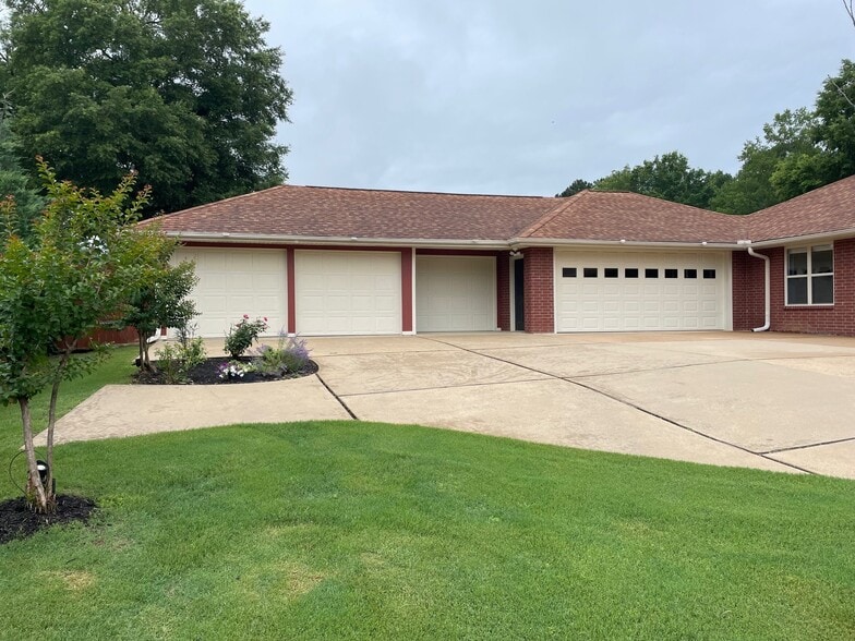 Garage & Carport, 5 Vehicles - 164 Tyler Cv