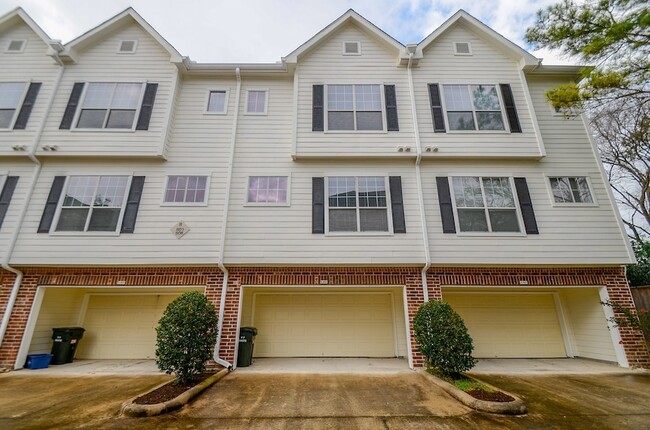 Building Photo - 9200 Westheimer Rd