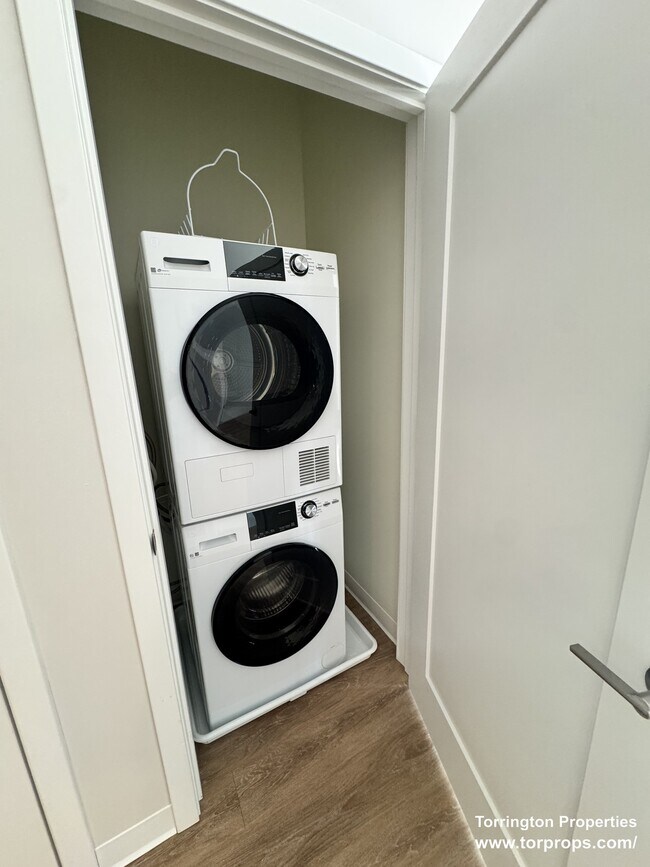 Building Photo - 289 Walk Hill St