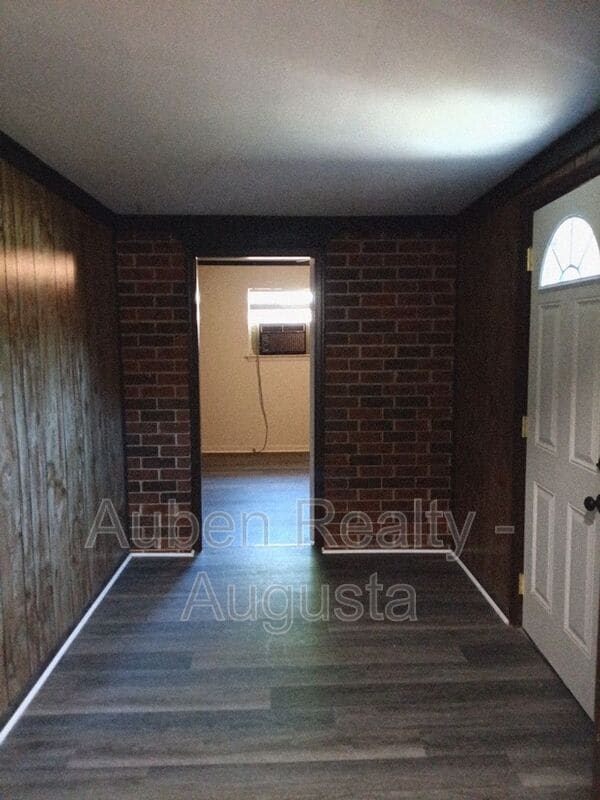 Building Photo - 109 Highview Dr