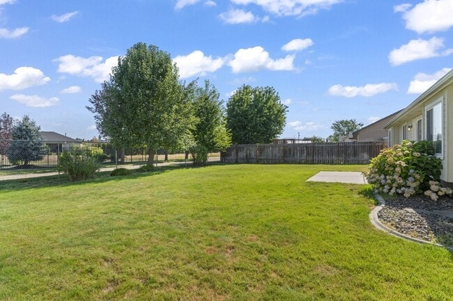 Building Photo - 1770 W Bellagio Dr