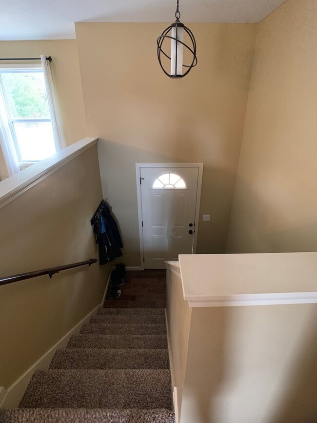 Building Photo - WOODED LOT! PRIVATE DRIVEWAY!