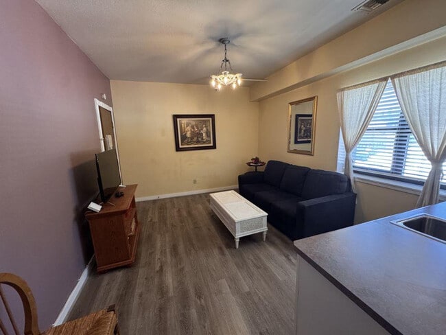 Primary Photo - 300 Main St