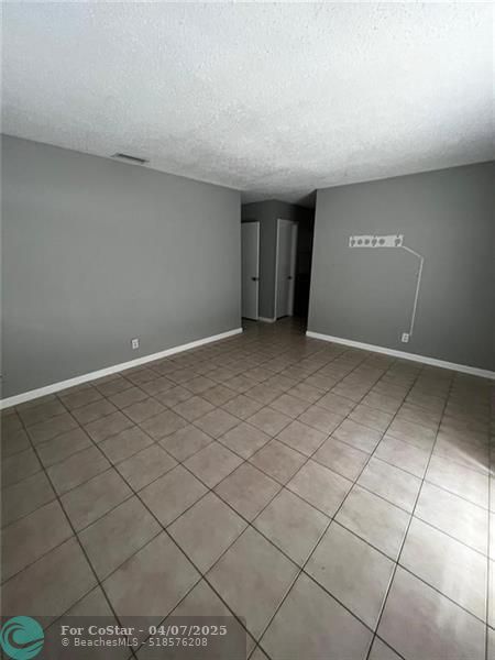 Building Photo - 353 SW 35th Ave