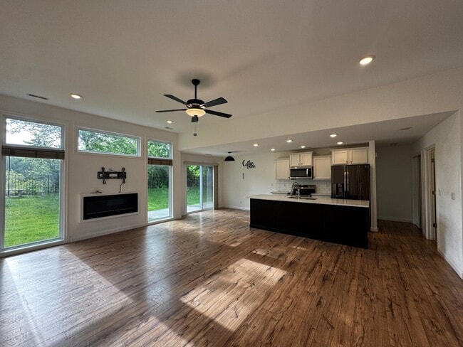Building Photo - Single Family Home - Available For Rent!