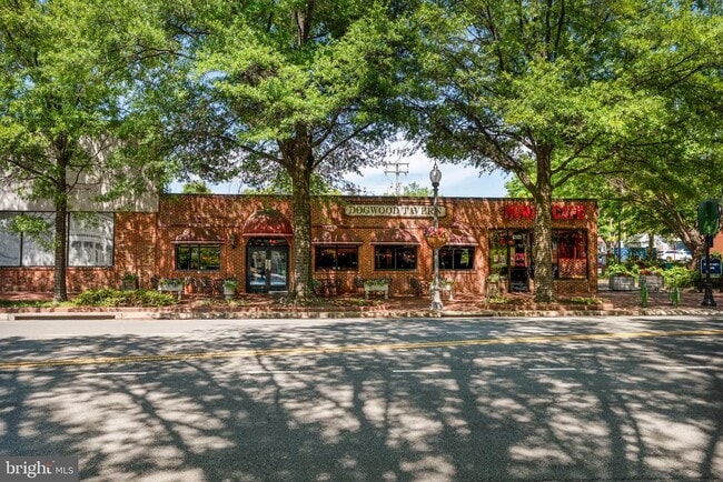 Building Photo - 102 Lounsbury Pl