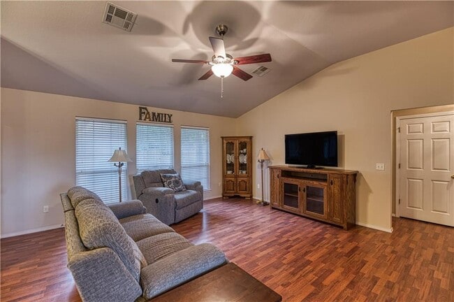 Building Photo - 319 Sondra Dr