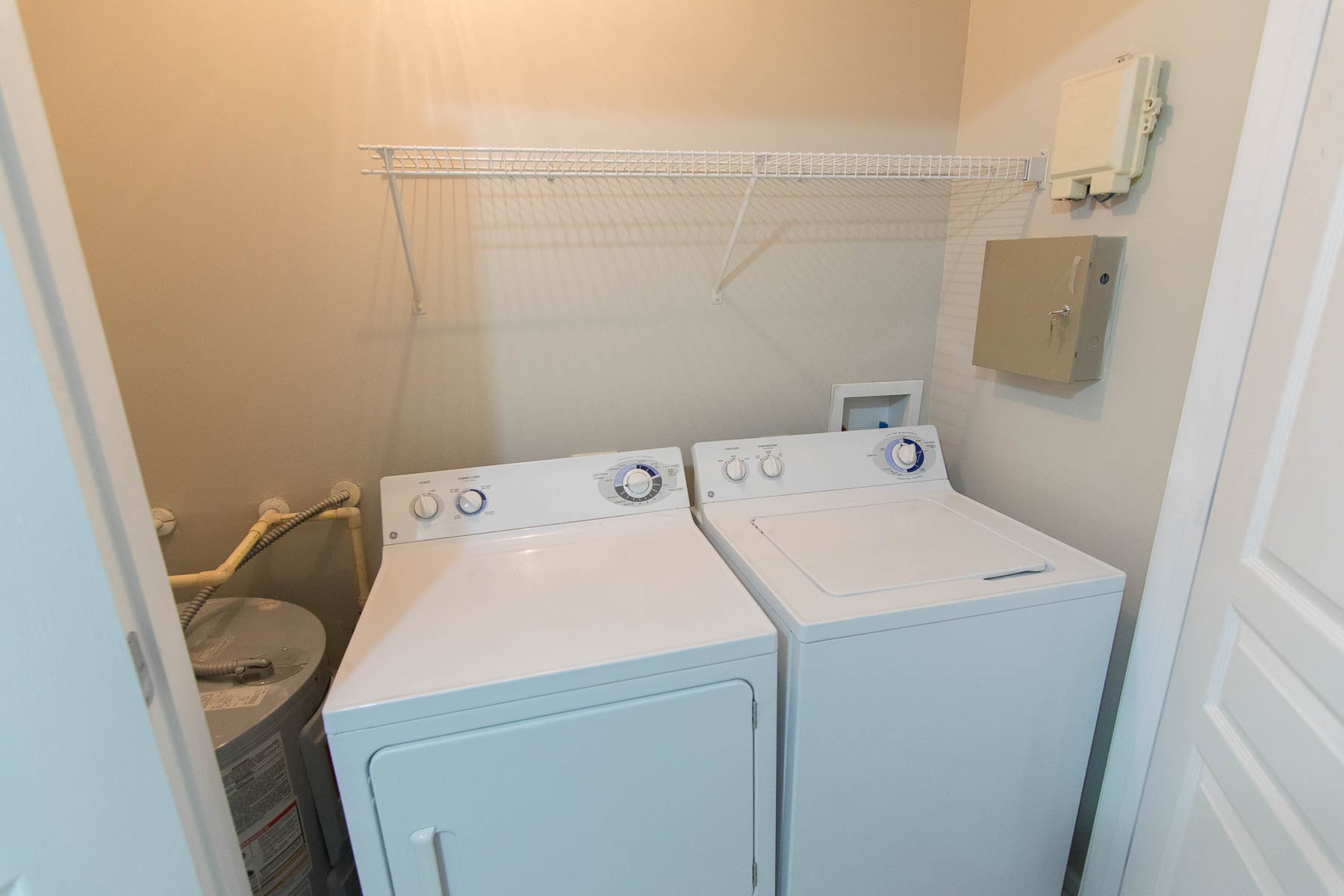 Building Photo - 490 Barnett Shoals Rd