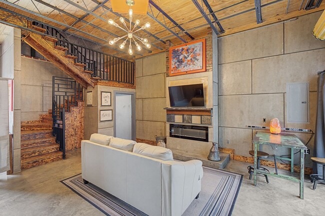 Building Photo - 2204 Austin Ave