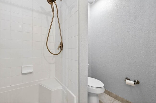 Building Photo - 9739 Meadow Field Cir