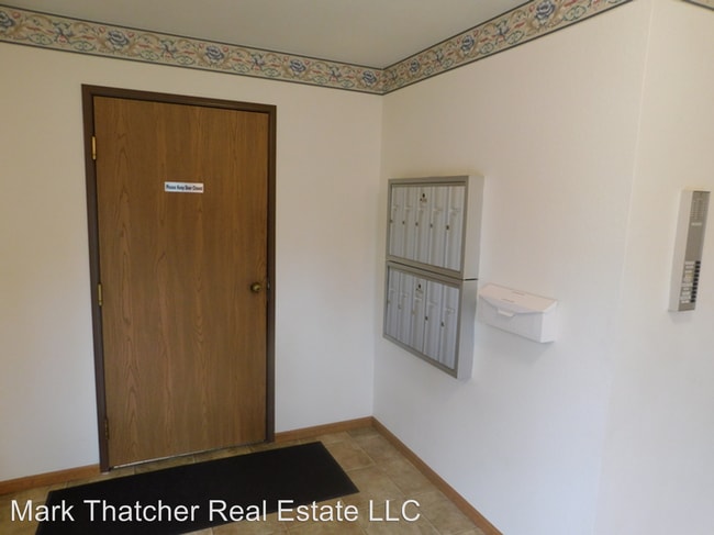 Building Photo - 261-271 Oakwood Ave