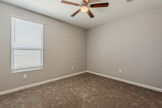 Building Photo - Spacious New-Build Family Home!