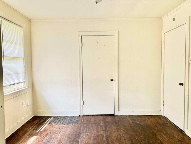 Building Photo - 867 N 39th St