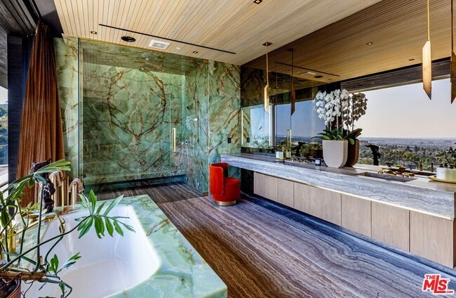 Building Photo - 1851 N Stanley Ave