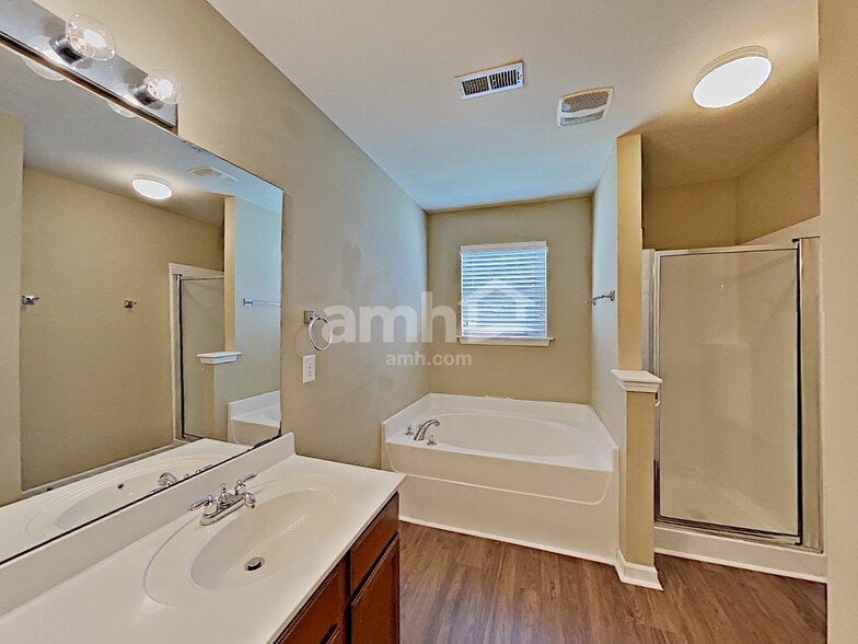 Building Photo - 4027 Cadence Dr