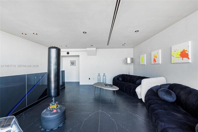 Building Photo - 650 NE 32nd St