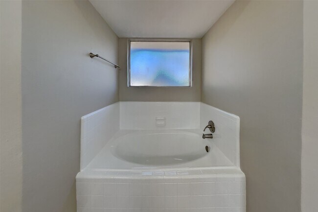 Building Photo - 18607 Twigsworth Ln