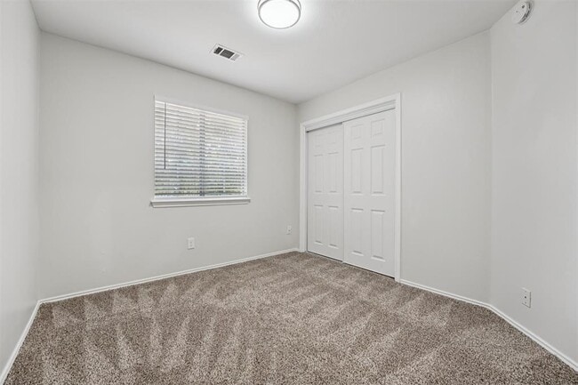 Building Photo - 1110 Blue Fox Dr