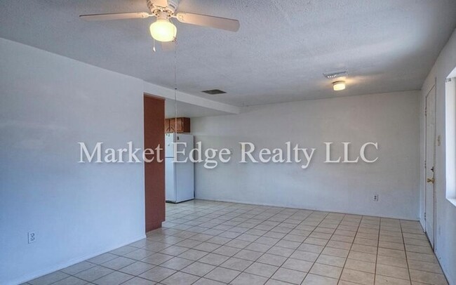 Building Photo - 3Bed/1Bath House at 15TH/Peoria! $399 MOVE...