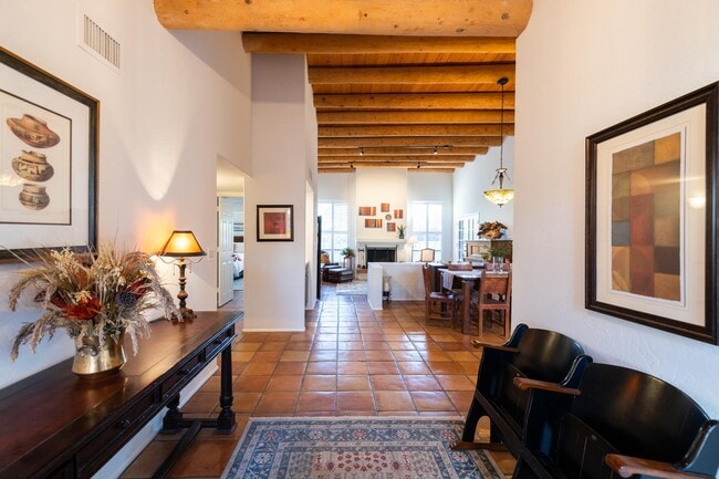 Interior Photo - 3121 E Claremont Ave