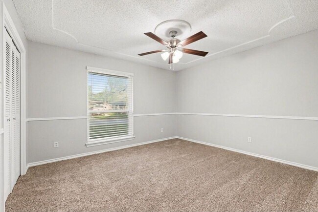 Building Photo - 4900 Ridgeline Dr